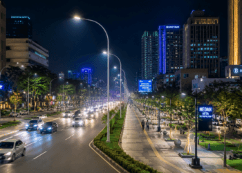 Optimalisasi fungsi Layanan Penerangan Jalan Medan melalui penggunaan teknologi lampu hemat energi guna meningkatkan keamanan warga di lingkungan pemerintah kota pimpinan.