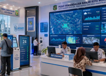 Dashboard interaktif Modernisasi Pemantauan Banjir Medan yang menampilkan sistem pemantauan data debit air real-time untuk mendukung efisiensi mitigasi kota Medan.