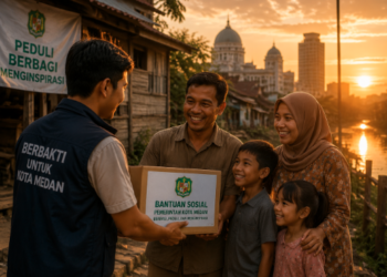 Proses verifikasi data Penerima Bansos Baru di kantor kelurahan guna memastikan bantuan pemerintah tersalurkan secara tepat sasaran dan transparan pimpinan.