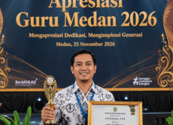 Momen penganugerahan bagi peraih Prestasi Guru Medan sebagai bentuk apresiasi atas dedikasi dan inovasi dalam memajukan kualitas pendidikan pimpinan.