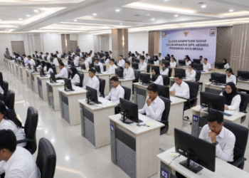 Pelaksanaan ujian berbasis komputer dalam rangkaian Seleksi Guru Medan untuk menjaring tenaga pendidik berkualitas dan berintegritas pimpinan.