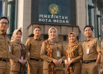 Penggunaan Seragam ASN Medan yang rapi dan sesuai standar sebagai wujud kedisiplinan serta profesionalisme aparatur dalam melayani masyarakat pimpinan.