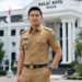 Standarisasi penggunaan Seragam Pegawai Medan yang mencerminkan kedisiplinan dan profesionalisme aparatur sipil negara dalam melayani masyarakat kota pimpinan.