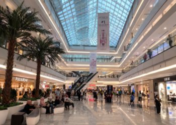 Kemegahan interior salah satu mall terbesar di Medan yang menjadi pusat gaya hidup