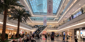 Kemegahan interior salah satu mall terbesar di Medan yang menjadi pusat gaya hidup