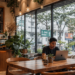 Suasana interior di salah satu lokasi cafe hits Medan yang nyaman untuk bekerja
