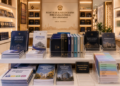 Jajaran tempat buku panduan anggaran pegawai ASN Pemkot Medan Akurat bahan premium untuk usaha pembuatan rencana belanja pegawai dan alat pusat instrumen belanja pegawai Medan heavy duty minimalis berbagai folder lembar alokasi dana yang tersusun sangat rapi di dalam etalase toko perlengkapan kantor