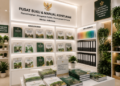 Jajaran tempat buku panduan aset berkebun ASN Pemkot Medan Asri bahan premium untuk usaha pembuatan rencana clearance tanaman pegawai dan alat pusat instrumen clearance tanaman Medan heavy duty minimalis berbagai folder lembar jaminan yang tersusun sangat rapi di dalam etalase toko perlengkapan kantor