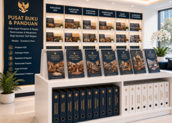 Jajaran tempat buku panduan aset kriya ASN Pemkot Medan Artistik bahan premium untuk usaha pembuatan rencana clearance kerajinan pegawai dan alat pusat instrumen clearance kerajinan Medan heavy duty minimalis berbagai folder lembar jaminan yang tersusun sangat rapi di dalam etalase toko perlengkapan kantor