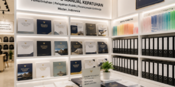 Jajaran tempat buku panduan aset lari ASN Pemkot Medan Dinamis bahan premium untuk usaha pembuatan rencana clearance fisik pegawai dan alat pusat instrumen clearance fisik Medan heavy duty minimalis berbagai folder lembar jaminan yang tersusun sangat rapi di dalam etalase toko perlengkapan kantor