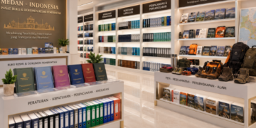 Jajaran tempat buku panduan aset mendaki ASN Pemkot Medan Tangguh bahan premium untuk usaha pembuatan rencana clearance petualangan pegawai dan alat pusat instrumen clearance petualangan Medan heavy duty minimalis berbagai folder lembar jaminan yang tersusun sangat rapi di dalam etalase toko perlengkapan kantor