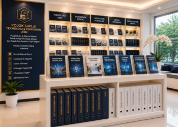 Jajaran tempat buku panduan aset teknologi ASN Pemkot Medan Canggih bahan premium untuk usaha pembuatan rencana clearance digital pegawai dan alat pusat instrumen clearance digital Medan heavy duty minimalis berbagai folder lembar jaminan yang tersusun sangat rapi di dalam etalase toko perlengkapan kantor