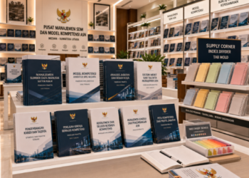 Jajaran tempat buku panduan evaluasi jabatan pegawai ASN bahan premium untuk usaha penentuan kelas jabatan pegawai dan alat pusat instrumen evajab Medan heavy duty minimalis berbagai folder bobot posisi yang tersusun sangat rapi di dalam etalase toko perlengkapan kantor