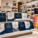 Jajaran tempat buku panduan evaluasi prestasi kerja ASN Medan bahan premium untuk usaha pengukuran capaian target pegawai dan alat pusat instrumen evkin Medan heavy duty minimalis berbagai folder perilaku kerja yang tersusun sangat rapi di dalam etalase toko perlengkapan kantor