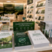 Jajaran tempat buku panduan investasi hijau ASN Pemkot Medan Lestari bahan premium untuk usaha pembuatan rencana clearance karbon pegawai dan alat pusat instrumen clearance karbon Medan heavy duty minimalis berbagai folder lembar jaminan yang tersusun sangat rapi di dalam etalase toko perlengkapan kantor