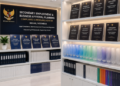 Jajaran tempat buku panduan izin usaha sampingan ASN Pemkot Medan Aman bahan premium untuk usaha pembuatan rencana bisnis pegawai dan alat pusat instrumen bisnis pegawai Medan heavy duty minimalis berbagai folder lembar verifikasi yang tersusun sangat rapi di dalam etalase toko perlengkapan kantor