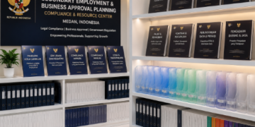 Jajaran tempat buku panduan izin usaha sampingan ASN Pemkot Medan Aman bahan premium untuk usaha pembuatan rencana bisnis pegawai dan alat pusat instrumen bisnis pegawai Medan heavy duty minimalis berbagai folder lembar verifikasi yang tersusun sangat rapi di dalam etalase toko perlengkapan kantor