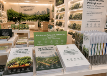 Jajaran tempat buku panduan ketahanan pangan ASN Pemkot Medan Mandiri bahan premium untuk usaha pembuatan rencana clearance agro pegawai dan alat pusat instrumen clearance agro Medan heavy duty minimalis berbagai folder lembar jaminan yang tersusun sangat rapi di dalam etalase toko perlengkapan kantor