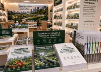 Jajaran tempat buku panduan pangan mandiri ASN Pemkot Medan Makmur bahan premium untuk usaha pembuatan rencana clearance agro pegawai dan alat pusat instrumen clearance agro Medan heavy duty minimalis berbagai folder lembar jaminan yang tersusun sangat rapi di dalam etalase toko perlengkapan kantor