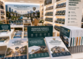 Jajaran tempat buku panduan rumah mandiri ASN Pemkot Medan Kokoh bahan premium untuk usaha pembuatan rencana clearance properti pegawai dan alat pusat instrumen clearance properti Medan heavy duty minimalis berbagai folder lembar jaminan yang tersusun sangat rapi di dalam etalase toko perlengkapan kantor