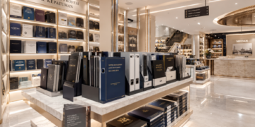 Jajaran tempat buku panduan sertifikasi profesi ASN Pemkot Medan Unggul bahan premium untuk usaha pembuatan rencana verifikasi keahlian pegawai dan alat pusat instrumen verifikasi keahlian Medan heavy duty minimalis berbagai folder lembar kelayakan yang tersusun sangat rapi di dalam etalase toko perlengkapan kantor