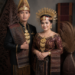 Keindahan jajaran pakaian tradisional dan kain tenun ulos yang tertata rapi di salah satu tempat sewa baju adat di Medan yang sangat lengkap