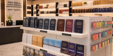 Jajaran tempat buku panduan standar kompetensi jabatan ASN bahan premium untuk usaha perumusan indikator perilaku pegawai dan alat pusat instrumen kompetensi Medan heavy duty minimalis berbagai folder kualifikasi yang tersusun sangat rapi di dalam etalase toko perlengkapan kantor