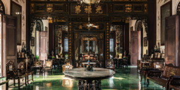 Keindahan arsitektur vintage ruang tengah Tjong A Fie Mansion, salah satu tempat wisata museum di Medan yang sangat populer