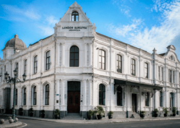 Megahnya fasad bangunan tua Gedung London Sumatra, salah satu spot foto dan tempat wisata sejarah Medan yang ikonik