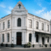 Megahnya fasad bangunan tua Gedung London Sumatra, salah satu spot foto dan tempat wisata sejarah Medan yang ikonik