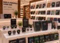 Jajaran tempat buku panduan tips kelulusan tes CPNS bahan premium untuk usaha persiapan ujian aparatur sipil negara dan alat tryout SKD ASN heavy duty minimalis berbagai rangkuman materi ringkas yang tersusun sangat rapi di dalam etalase toko perlengkapan kantor