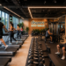 Suasana dalam ruangan pusat kebugaran modern dengan deretan alat angkat beban yang sangat lengkap di salah satu toko gym di Medan