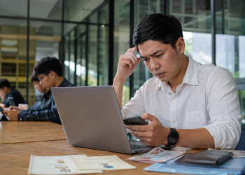 Calon pelamar memeriksa informasi CPNS 2026 melalui portal resmi SSCASN BKN