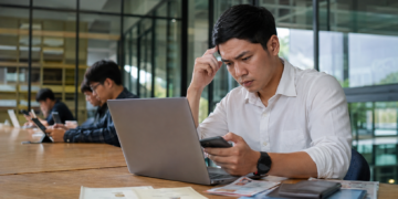 Calon pelamar memeriksa informasi CPNS 2026 melalui portal resmi SSCASN BKN