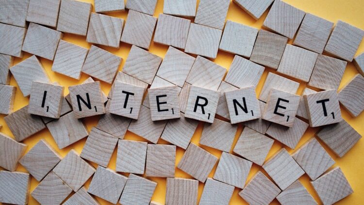 Apa Itu Internet Lokal? Berikut Cara Pakainya Ketika Kamu di Luar Kota