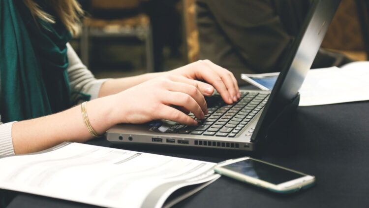 Butuh Referensi? Ini 8 Website Cari Jurnal Ilmiah Gratis Selain Google Scholar