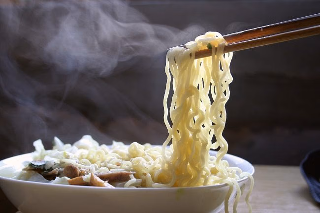 5 Bahaya Makan Mie Instan Terlalu Sering bagi Kesehatan Tubuh