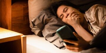 Sering Begadang? Ini 7 Dampaknya bagi Kesehatan Jantung yang Harus Diketahui