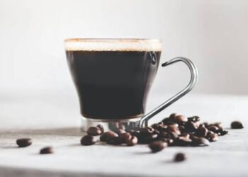 Dampak Minum Kopi Berlebihan bagi Kesehatan: Kenali 8 Bahayanya