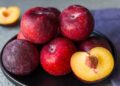 6 Manfaat Buah Plum untuk Kesehatan dan Kandungan Gizinya