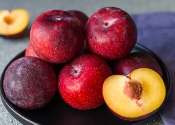 6 Manfaat Buah Plum untuk Kesehatan dan Kandungan Gizinya